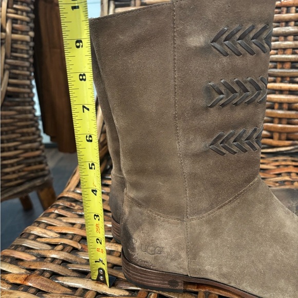 UGG Cailyn Womens 6 Boots
Brown Distressed Suede Winter
Western Low Heel Roper - Picture 6 of 12